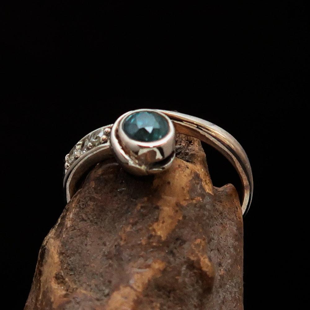 Sterling Silver Solitaire Band Ring with oval Cut Blue Zircon and 3 CZ - Size 5