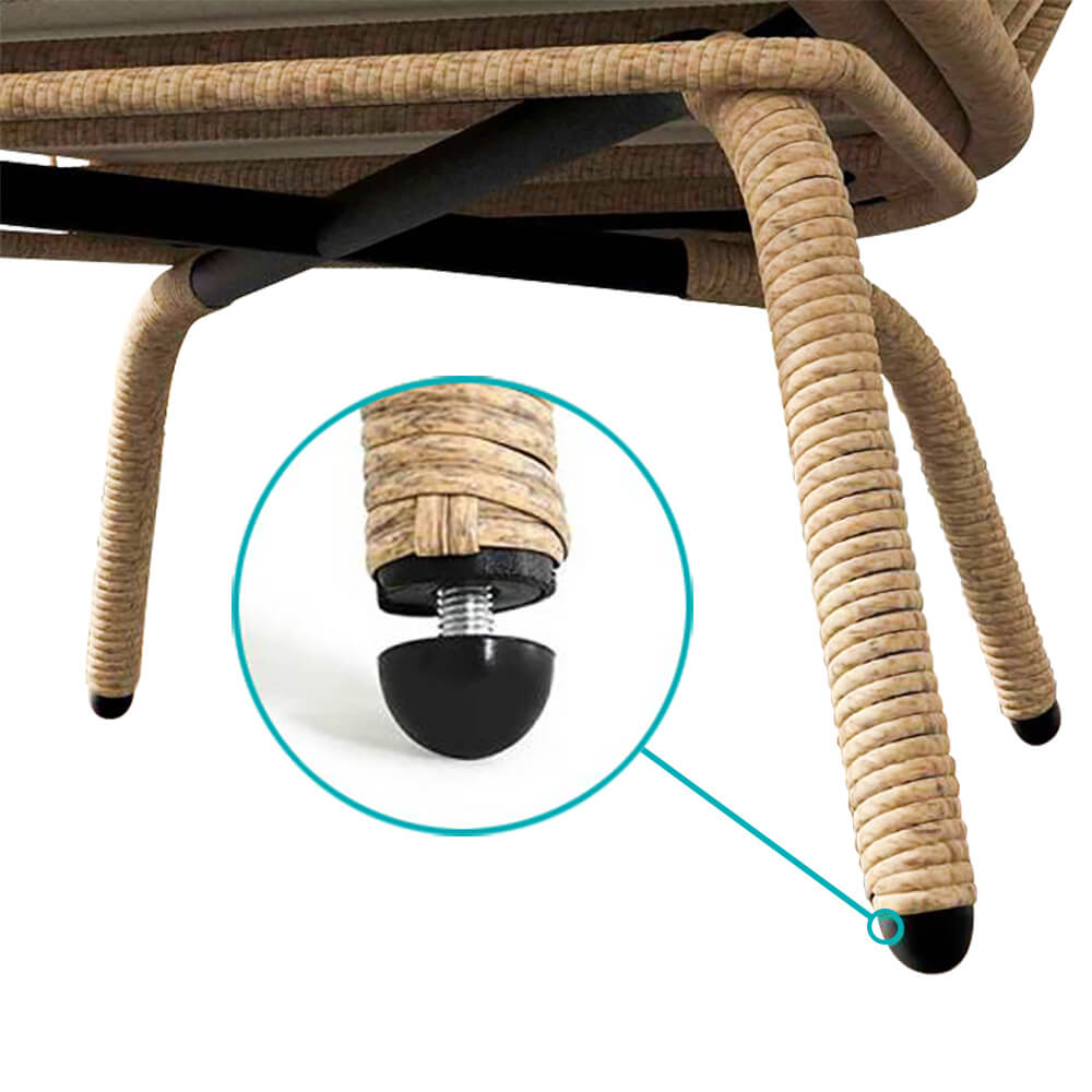 Prútené kreslo s vankúšikmi