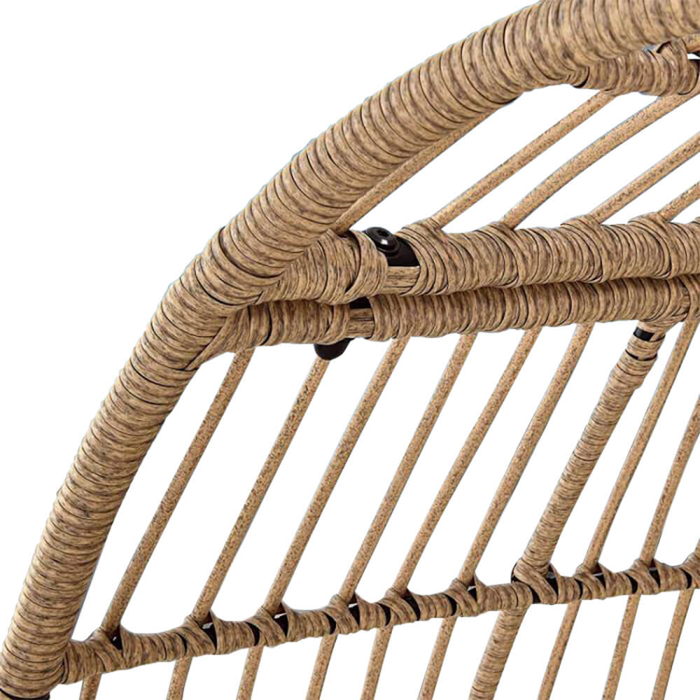 Prútené kreslo s vankúšikmi